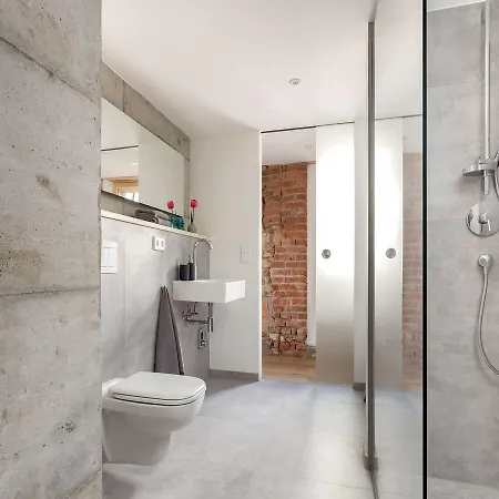 Friz Barn Lofts Stylische Garten Parkplatz Zentral غوندلفينجن